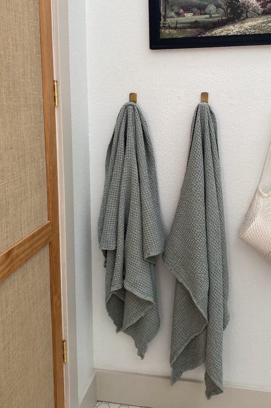 Linen waffle bath towel by AmourLinen